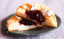 ローソンの「ブルーベリー＆チーズデニッシュ」は朝からでもペロリ！