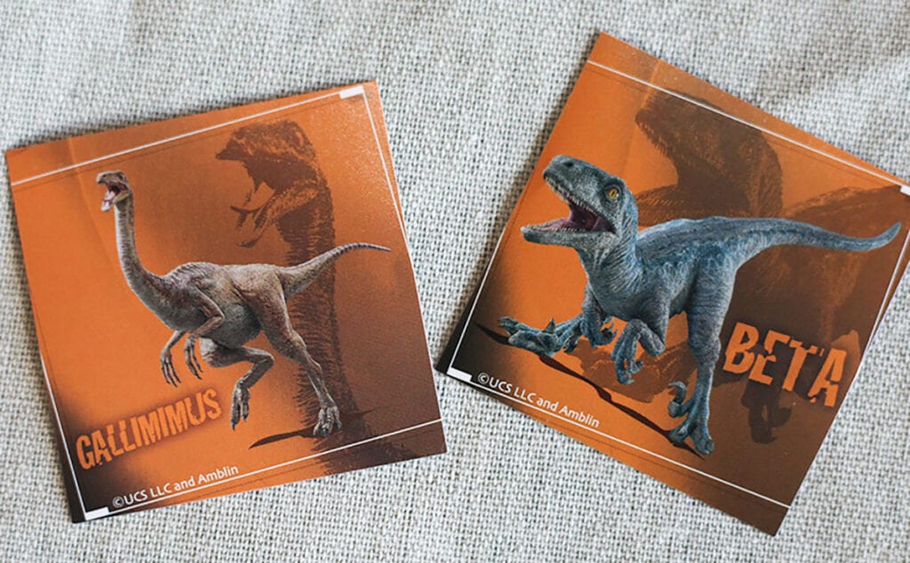 シール集めが話題!ファミマ限定の恐竜スイーツとは?