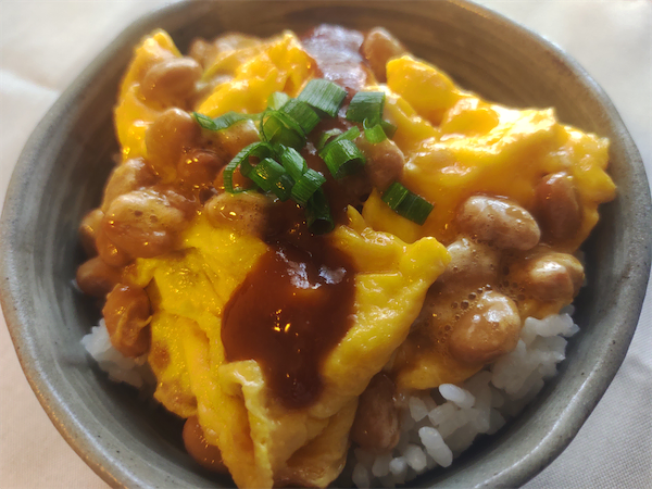 【オンザライス選手権】納豆と卵で「なっ玉丼」作ってみた！1人前50円＆調理5分！タレは独創的なみそ味♪