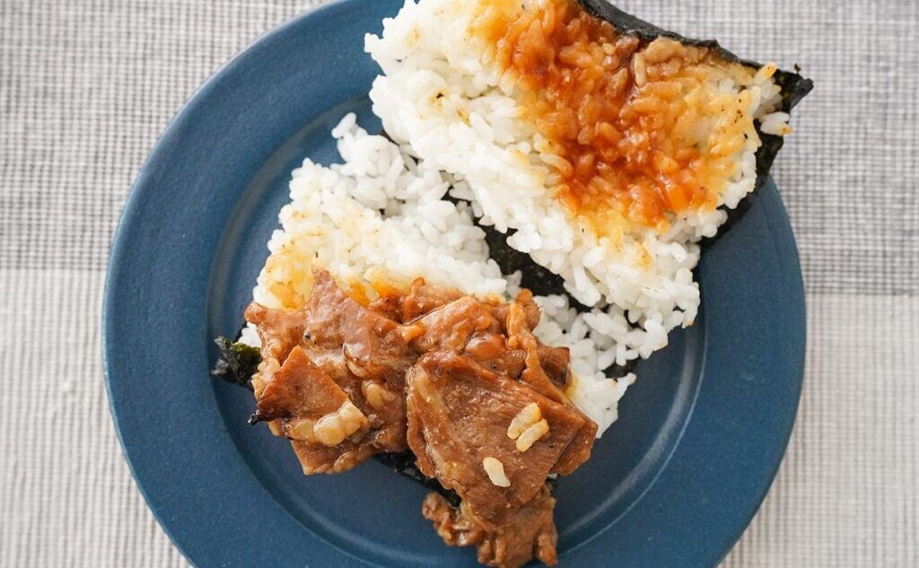 肉たっぷり!セブンの新作おにぎりは大満足系