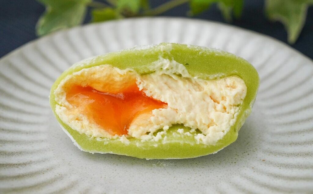 セブン新商品はホイップとソースがたっぷり!