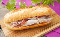 セブンに新作サンド登場、たっぷり具材で幸せすぎる！