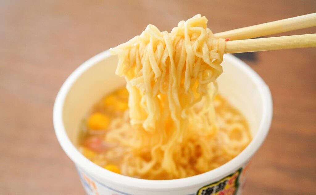 特製ペーストを加える「カップヌードル」がまさかの復活