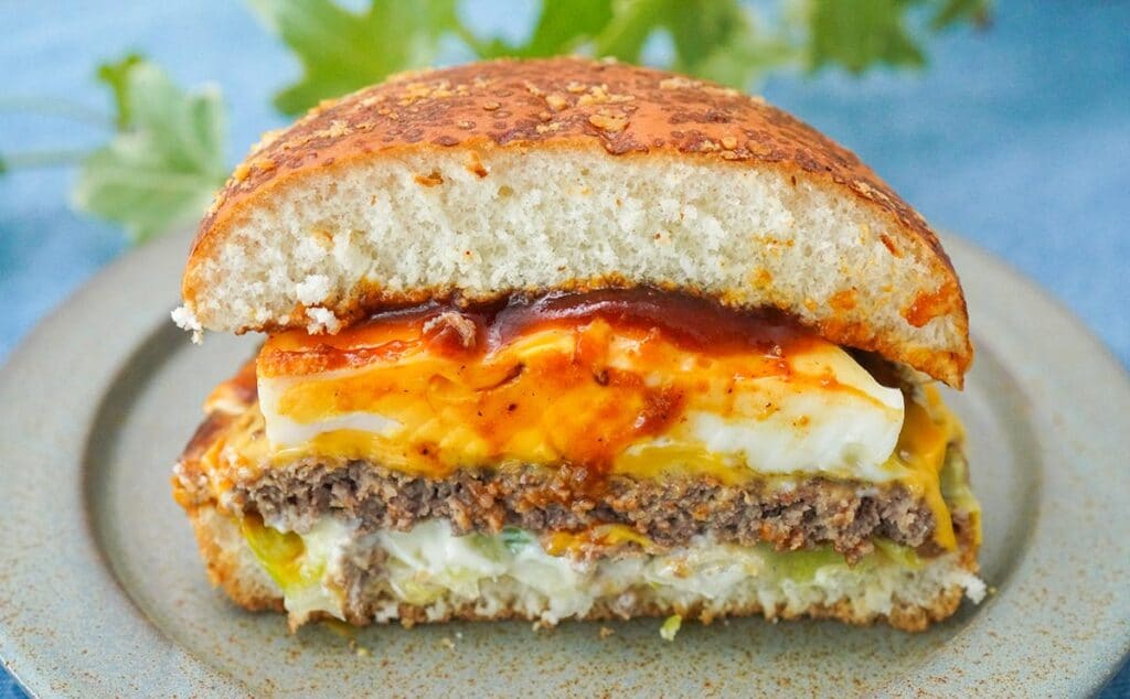 「マジでうまい」「また食べよ」話題のマックバーガーとは