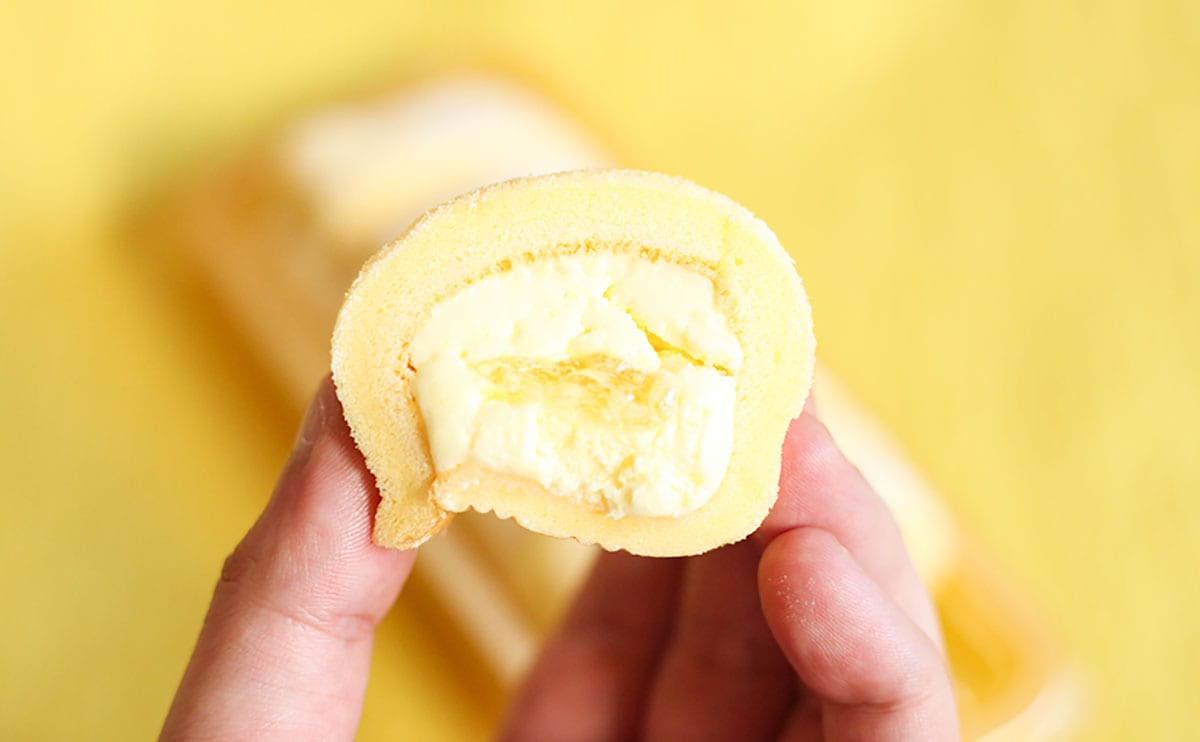 「もち食感ロール」の新作はレモン！　真ん中のやつがナイスです！