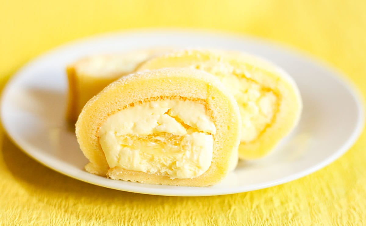 「もち食感ロール」の新作はレモン！　真ん中のやつがナイスです！