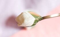 ローソンの「クリームソーダ」は“とぅるん”と食べられる！