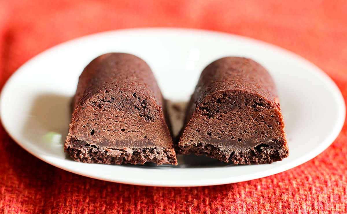 騙される人続出!? 持ってもベタベタしないチョコスイーツ発見!