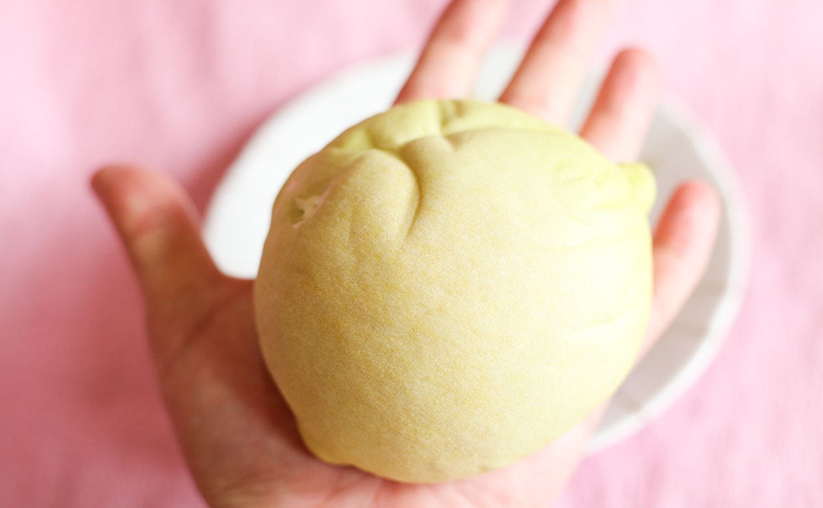 クリームぎっしりで最高！ローソンの新作メロンパン、リピ確！