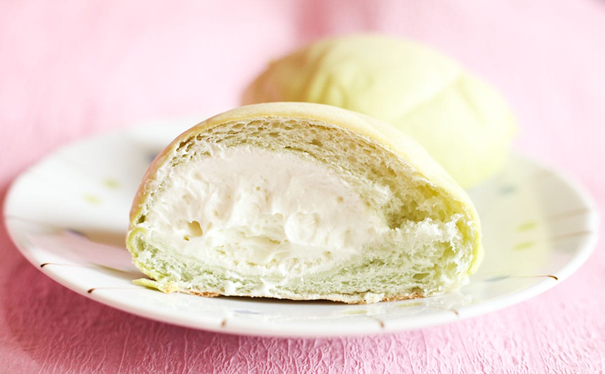 クリームぎっしりで最高！ローソンの新作メロンパン、リピ確！