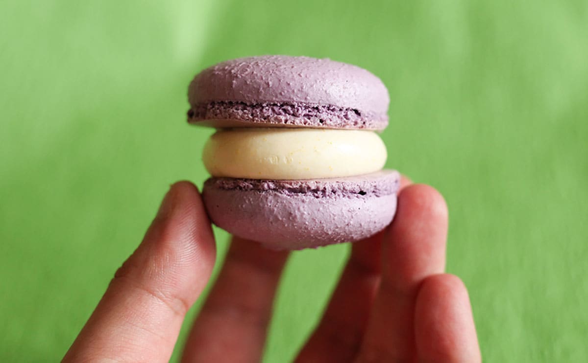 ローソンで発見！紫色のスイーツの正体は…？