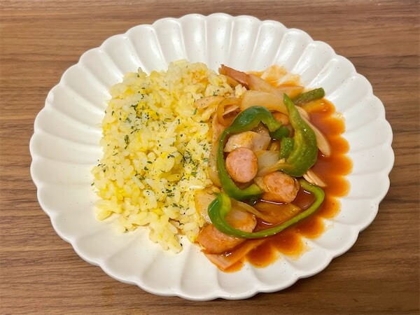 ありそでなかった「ナポリタンライス」作ってみた！玉子ライスに焼いたケチャップ風味がウマすぎ～♡