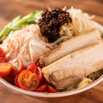 【もてなしオトコメシ】ガツンとうまい！「鶏ガラー油冷やし麺」