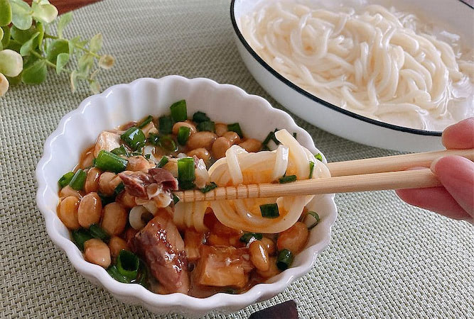 【火を使わないレシピ】山形名物「ひっぱりうどん風」作ってみた！冷凍うどん＋納豆＋サバ缶でほぼ本場の味⁉