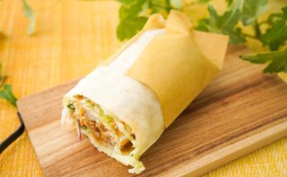 「クセになる」「とってもおいしい」セブン、人気店監修の軽食が最高