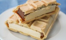 「ハマってる」「めちゃうま」セブン限定アイスは驚愕の食感!?