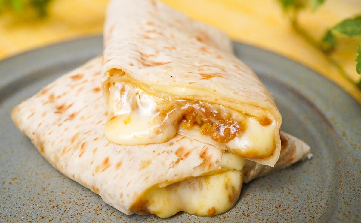 セブン、新発売「ブリトー」はチーズ溢れるおいしさに