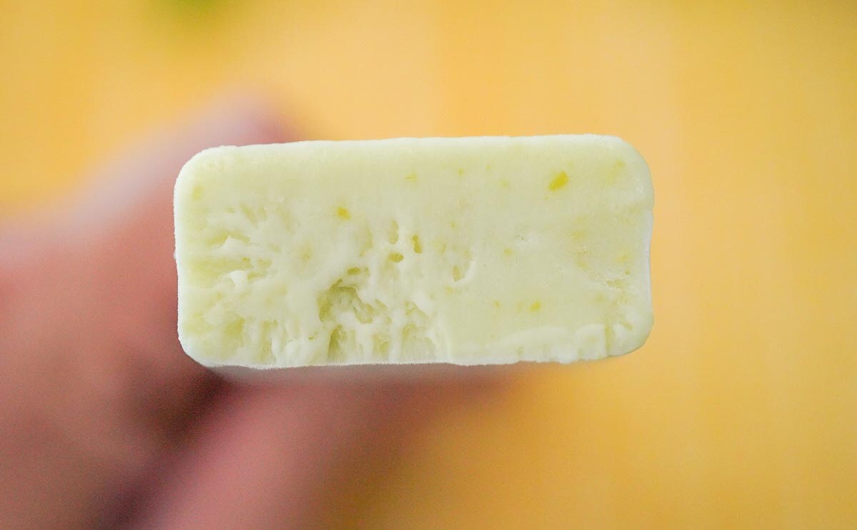 ファミマ限定アイス、ちょい珍しい味だから1回は食べてみて