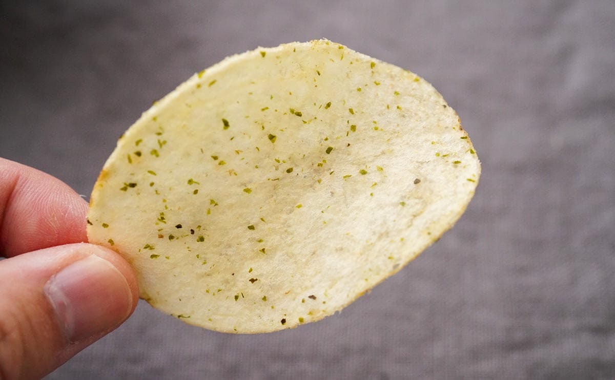 「買い溜めした」「罪深い」コンビニ限定ポテトチップスが激うま