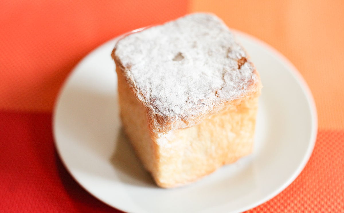 「明日も買う」「ヒット!」ファミマの四角いスイーツが話題!