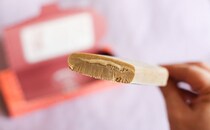 「大満足」「紅茶が広がる」話題のローソンアイスの正体は？