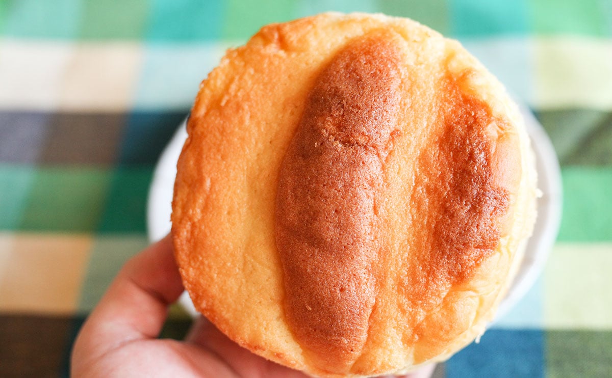 「コスパ最強枠」「128円のクオリティじゃない」ファミマの新作パン、地味だけど激うま!!