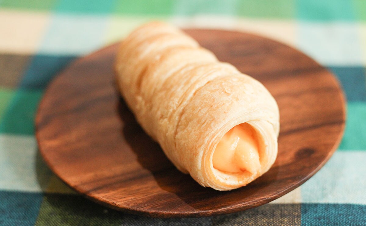 「無限に食える」「クリームが濃厚」ローソンのパイコロネを食べてみた