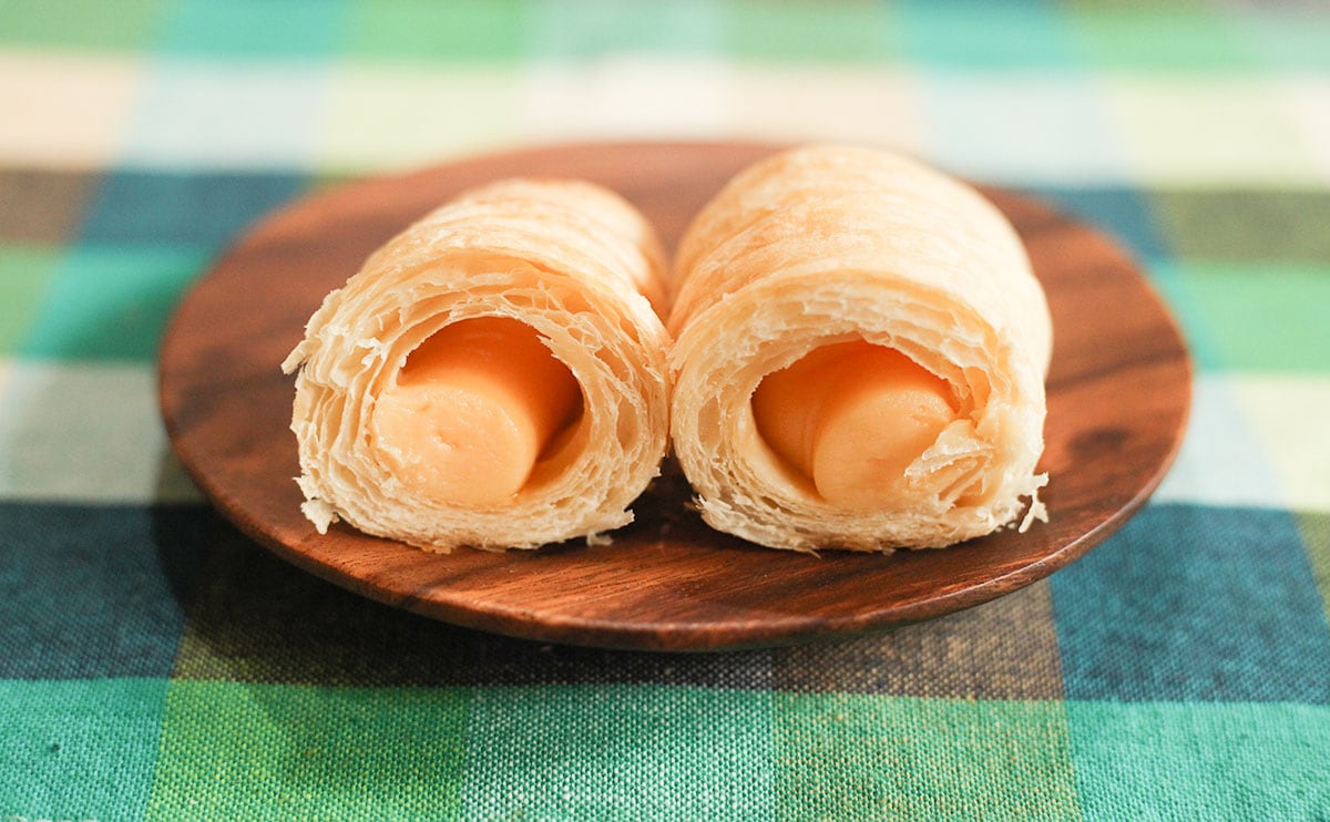 「無限に食える」「クリームが濃厚」ローソンのパイコロネを食べてみた