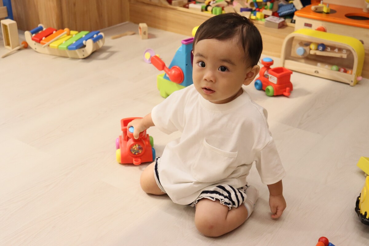 1歳の赤ちゃんにおすすめのおもちゃは？知育から手作り品まで紹介