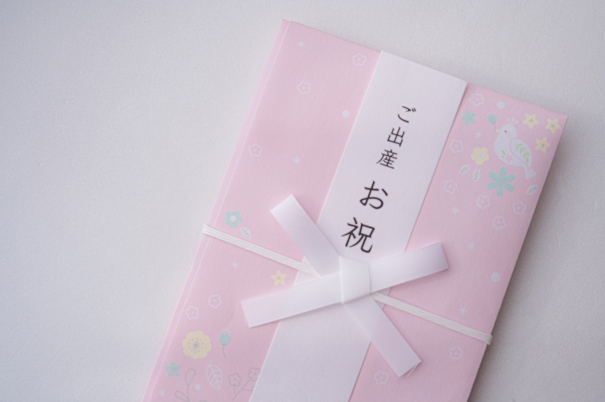 喜ばれる出産祝いを贈りたい！先輩ママたちがうれしかったものとは？