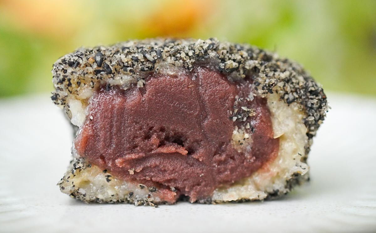 「めっちゃうまい」「大好物」セブンの黒い塊をおすすめしたい