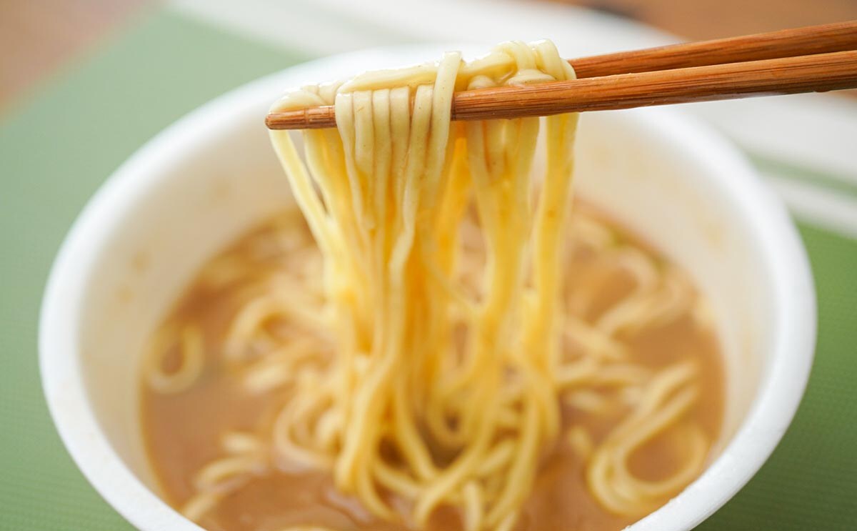 贅沢な特濃スープ！名店の味がカップ麺で登場