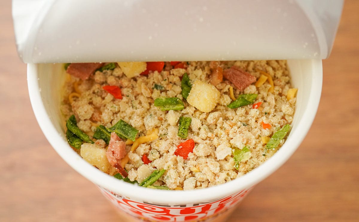 「悪魔的なおいしさ」「最高すぎる」ロングセラーカップ麺の新商品とは