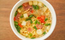 「悪魔的なおいしさ」「最高すぎる」ロングセラーカップ麺の新商品とは