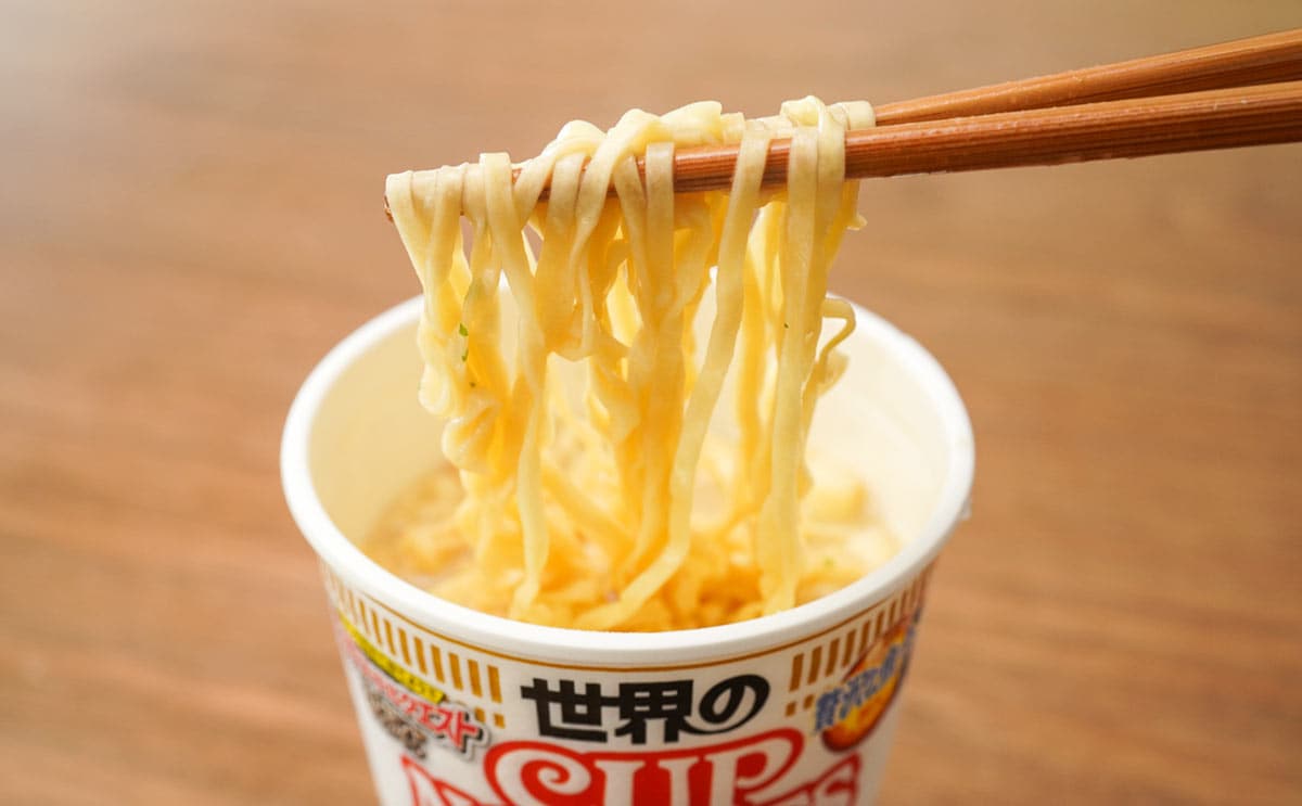 「悪魔的なおいしさ」「最高すぎる」ロングセラーカップ麺の新商品とは