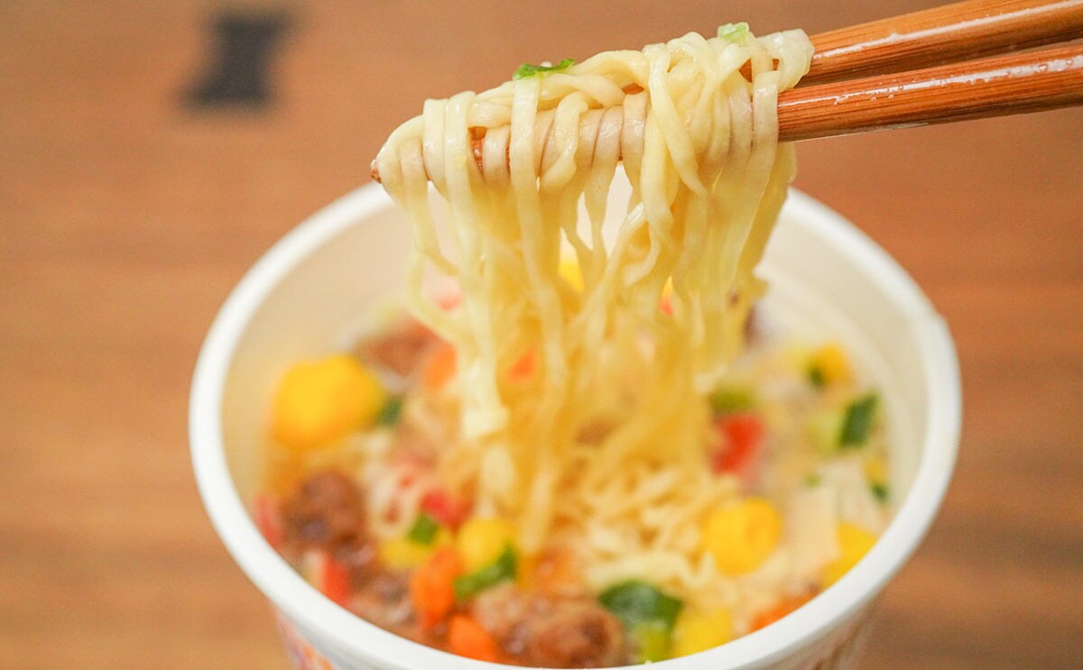 「具材が多くて満足」「最強の味」一度は食べておきたい話題カップ麺