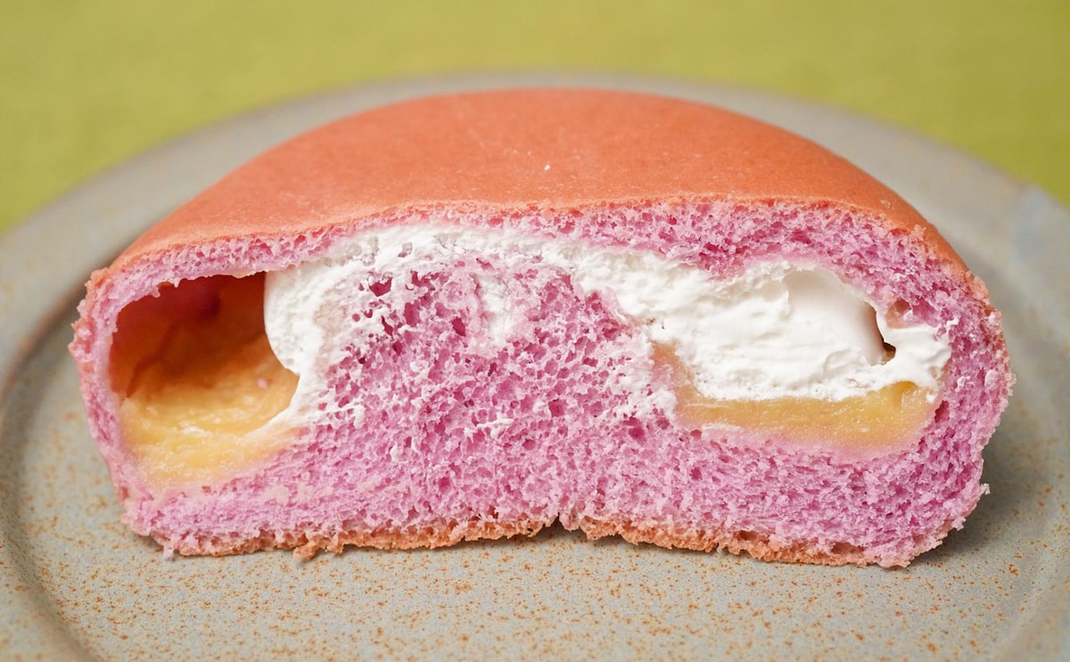 【セブンプレミアム】2種クリームが入った菓子パンがめちゃウマい