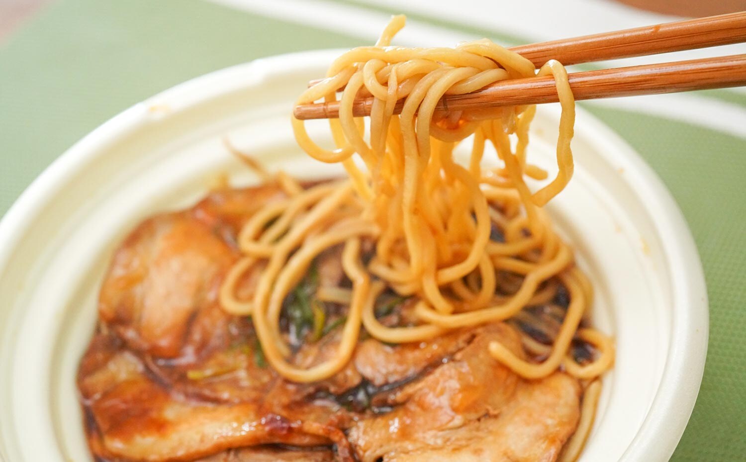 「チャーシュー5枚も!」セブンのラーメンは最後の一滴までうまい