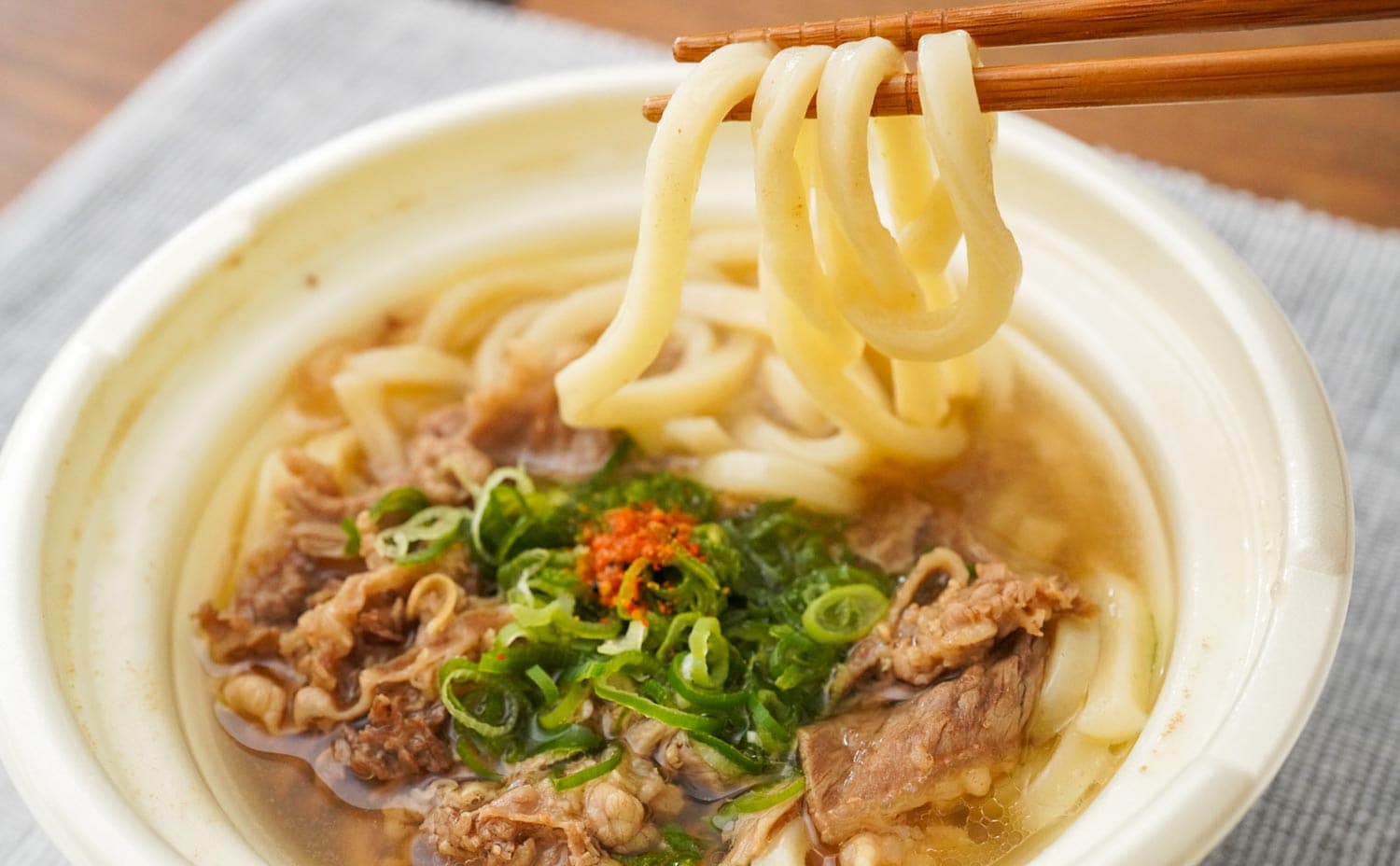 「毎日食べてる」「どハマりしてる」マジでうまいセブン麺とは