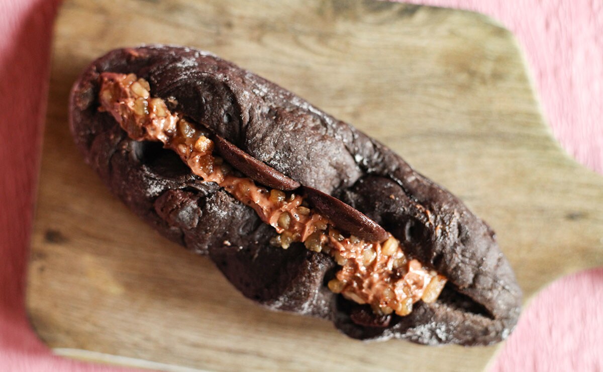 GODIVAコラボのパンはチョコよりナッツが好評!?