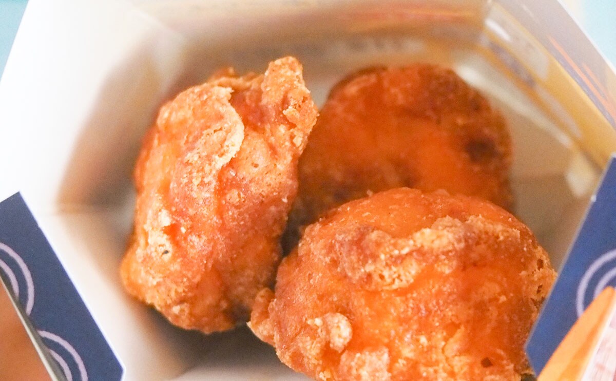 「めちゃくちゃおいしい」と話題!新しい「からあげクン」は開けた瞬間…