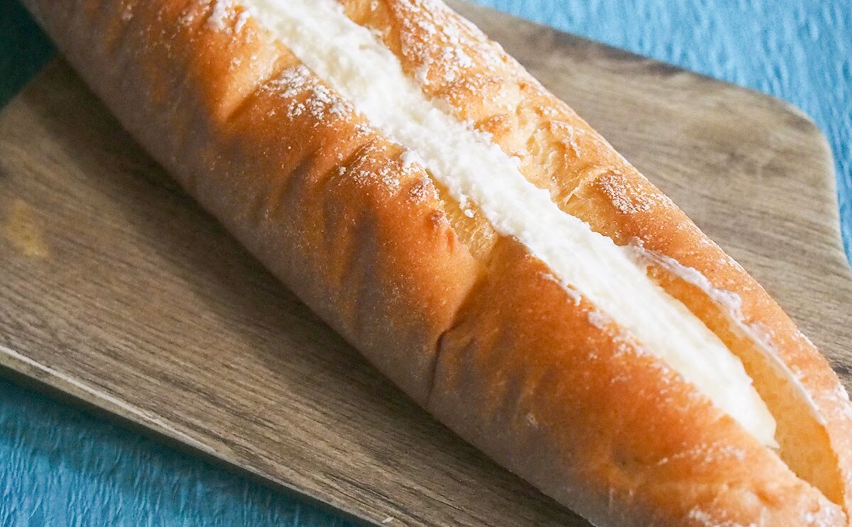 さすが定番！金のパッケージが目印のローソン激うまパンとは？