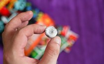 食べたら舌を出してみて！不思議なキャンディ見つけた！