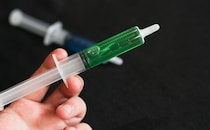 注射器に点滴…!? 怖いけどおいしいカルディのハロウィーン商品！