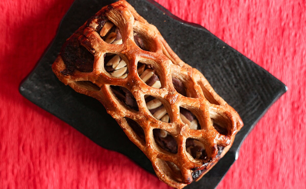 食べづらいけどめちゃうま！！ローソンの新作パイはサックサク！