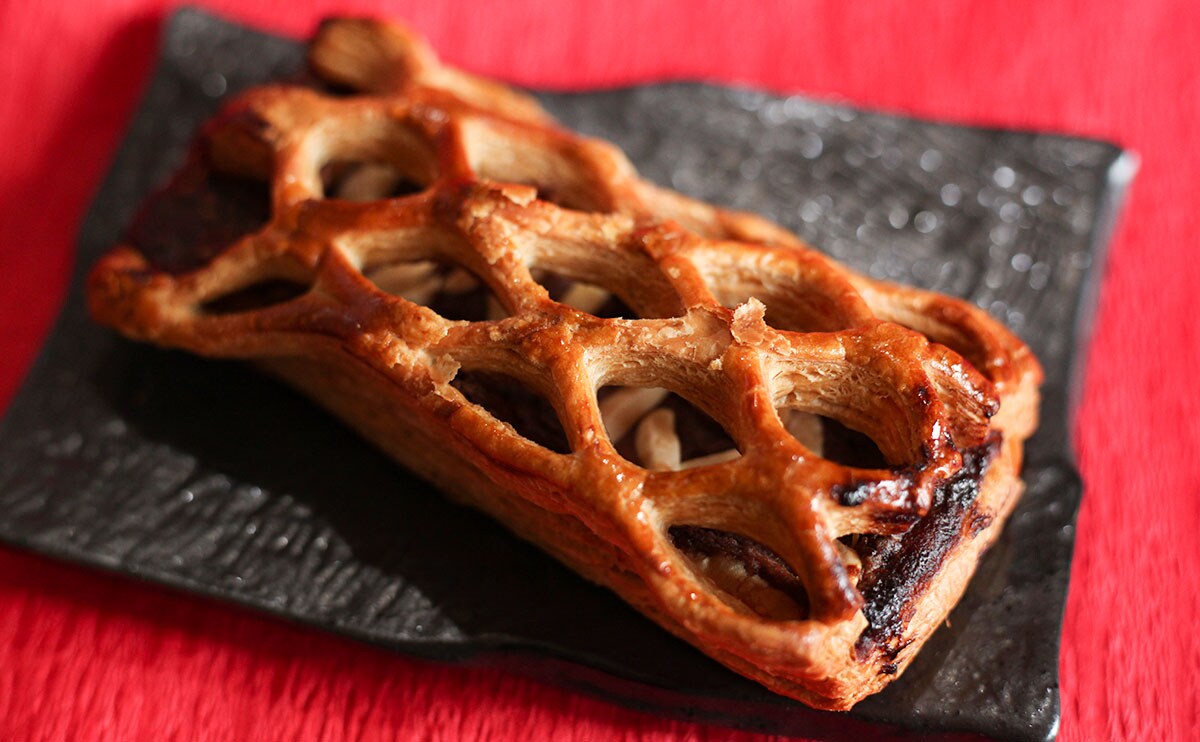 食べづらいけどめちゃうま！！ローソンの新作パイはサックサク！