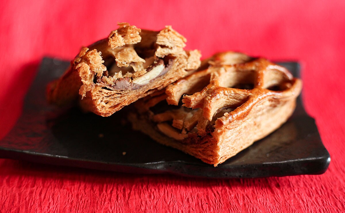 食べづらいけどめちゃうま！！ローソンの新作パイはサックサク！