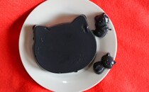 今年も登場！ブラックな「パンダ杏仁豆腐」で黒猫を作ってみた