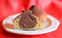 生地がうますぎる！ファミマの珍名スイーツ、食べてみて！