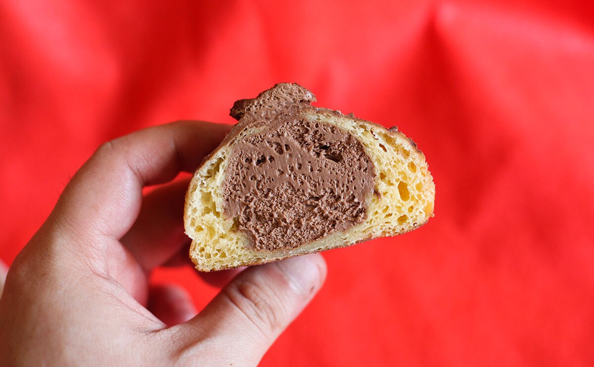 生地がうますぎる！ファミマの珍名スイーツ、食べてみて！